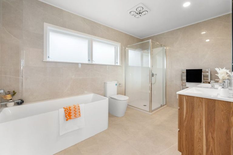 Photo of property in 17a Gulf Crest, Bucklands Beach, Auckland, 2012