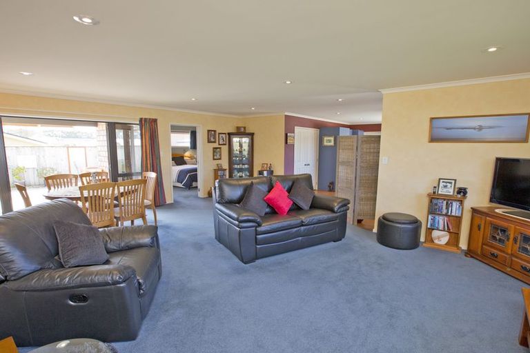 Photo of property in 3 Walnut Grove, Kelvin Grove, Palmerston North, 4414
