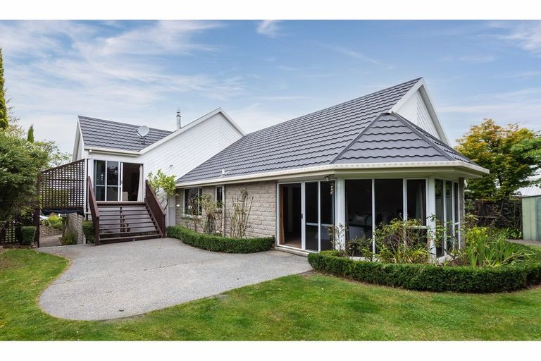 Photo of property in 4 Inglewood Place, Avonhead, Christchurch, 8042