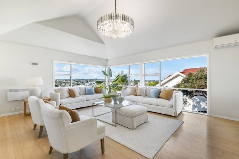 Photo of property in 14 Mcfetridge Place, Hillcrest, Auckland, 0627