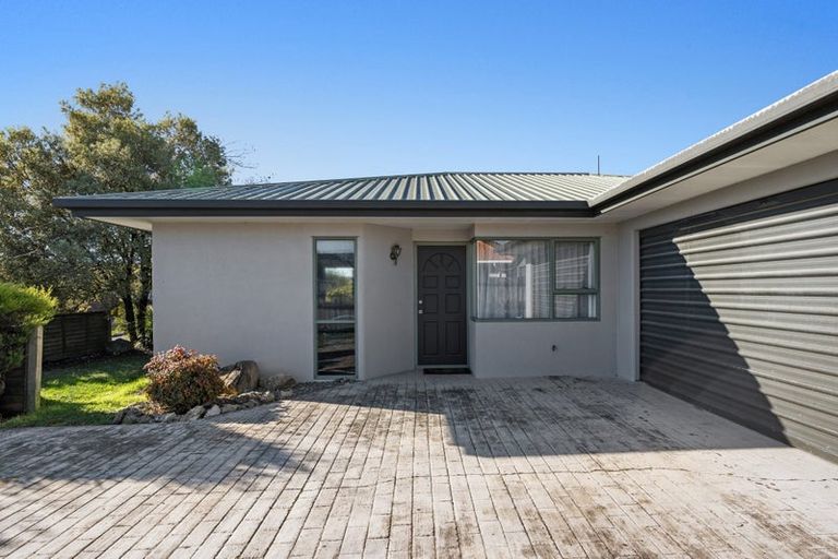 Photo of property in 4 Albizia Avenue, Henderson, Auckland, 0612