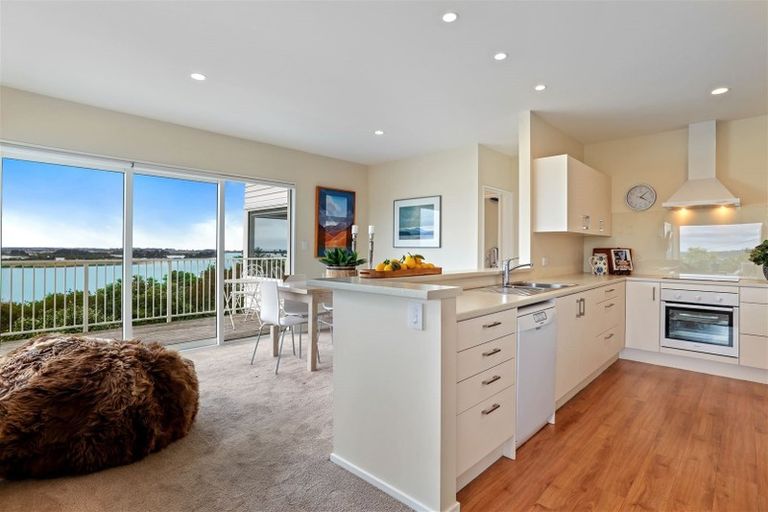 Photo of property in 43 Saint Andrews Hill Road, Mount Pleasant, Christchurch, 8081