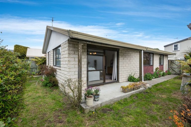 Photo of property in 2/260 Lincoln Road, Addington, Christchurch, 8024