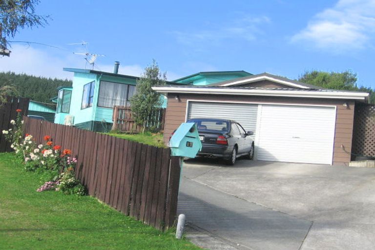 Photo of property in 17 Japonica Crescent, Ranui, Porirua, 5024