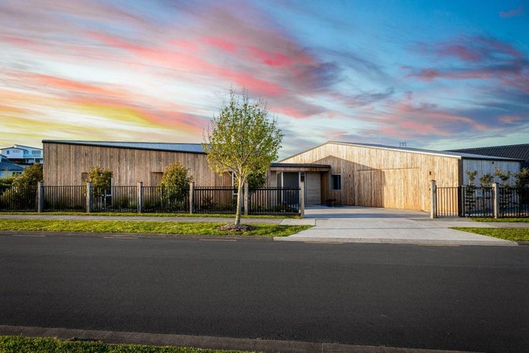 Photo of property in 75 Riverhead Point Drive, Riverhead, 0820