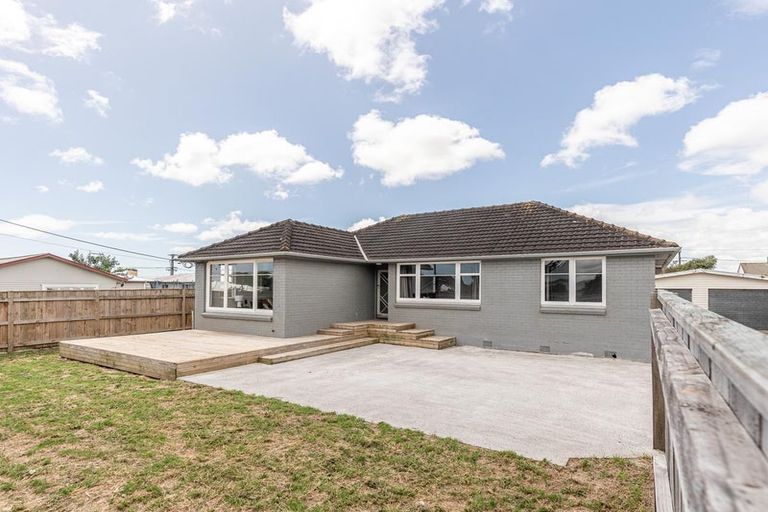 Photo of property in 1 Kauri Street, Levin, 5510