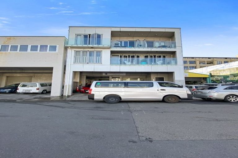 Photo of property in 2/35 Home Street, Mount Victoria, Wellington, 6011
