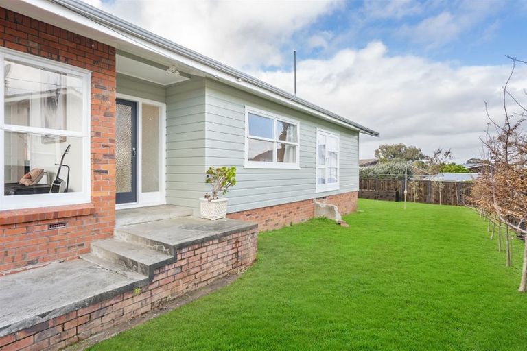 Photo of property in 109 Hutchinsons Road, Bucklands Beach, Auckland, 2014
