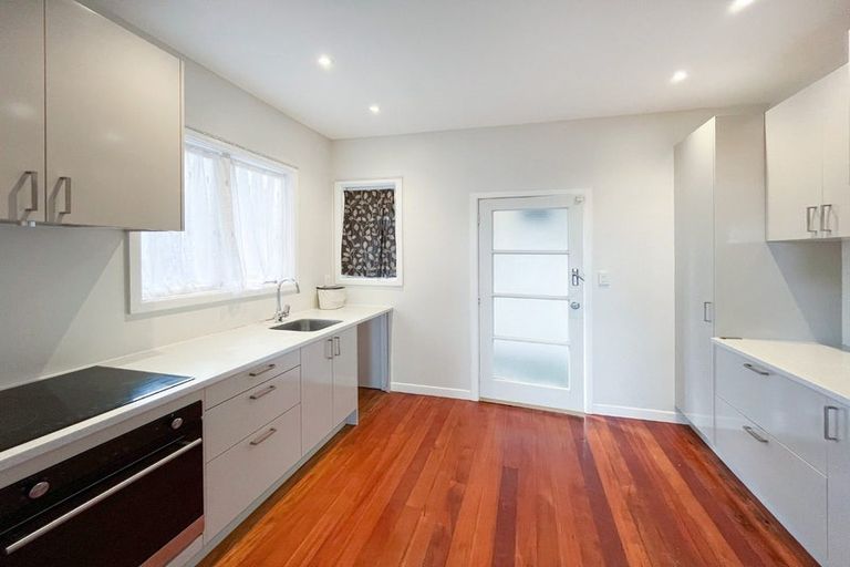 Photo of property in 6 Newington Road, Henderson, Auckland, 0612