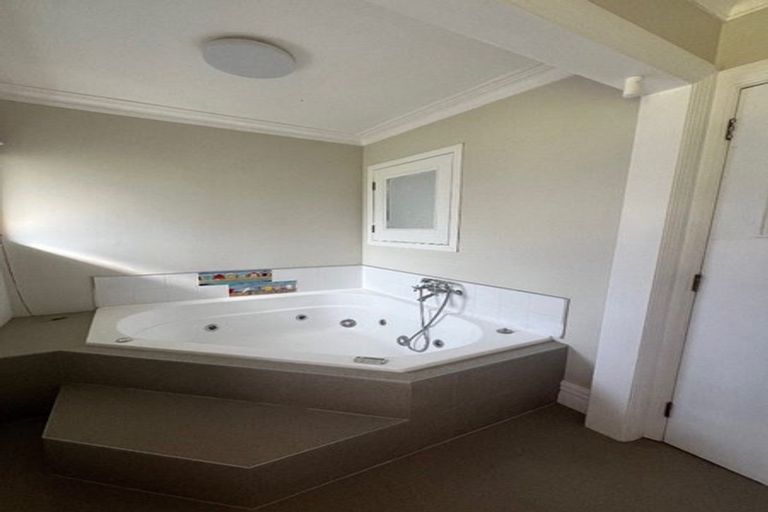 Photo of property in 1/46 Lyons Avenue, Murrays Bay, Auckland, 0630