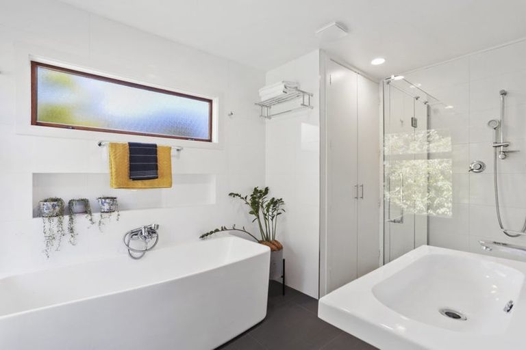 Photo of property in 71 Takahe Road, Titirangi, Auckland, 0604