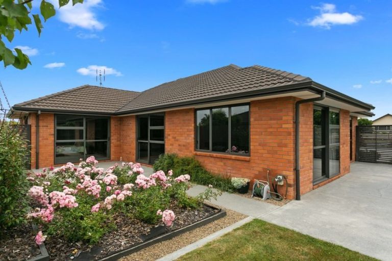 Photo of property in 6 Rose Leigh Drive, Cambridge, 3434