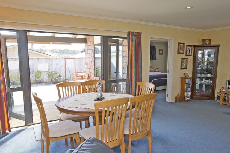 Photo of property in 3 Walnut Grove, Kelvin Grove, Palmerston North, 4414