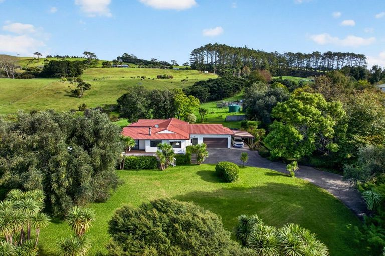 Photo of property in 178 Valley Road, Waimauku, 0881