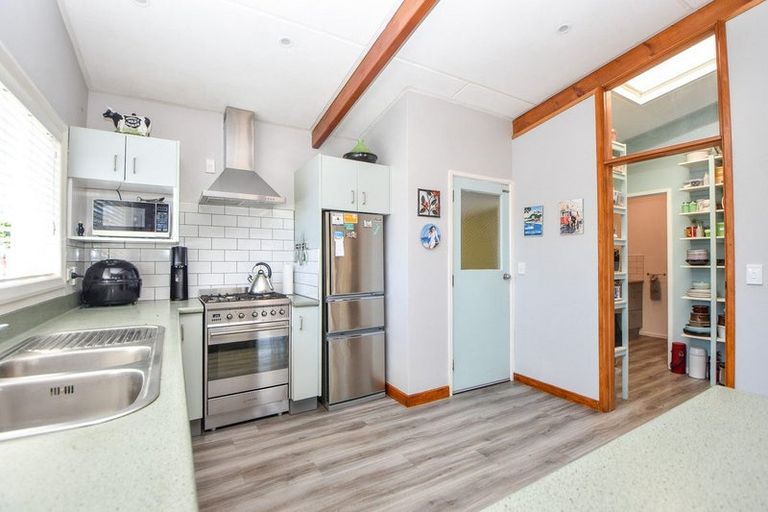 Photo of property in 22 Victoria Street, Carterton, 5713