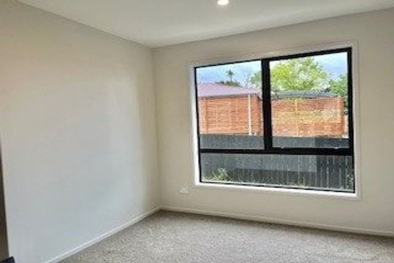 Photo of property in 9/11 Scanlen Terrace, Kelston, Auckland, 0602