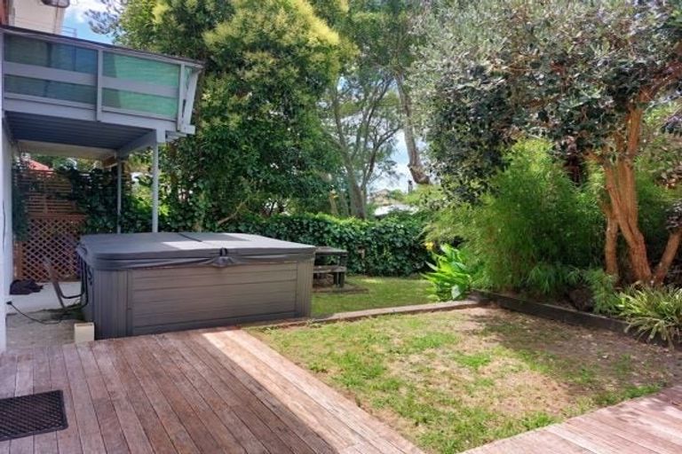 Photo of property in 4/162 Onewa Road, Northcote, Auckland, 0627