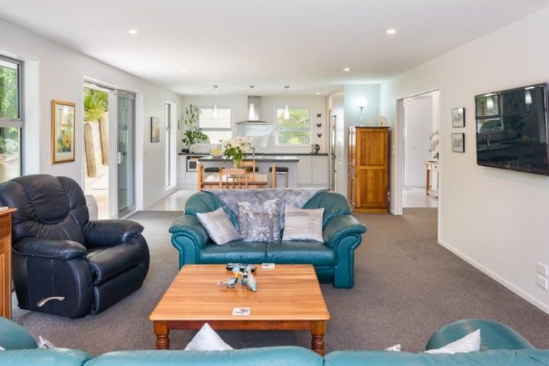 Photo of property in 88 Milton Terrace, Picton, 7220