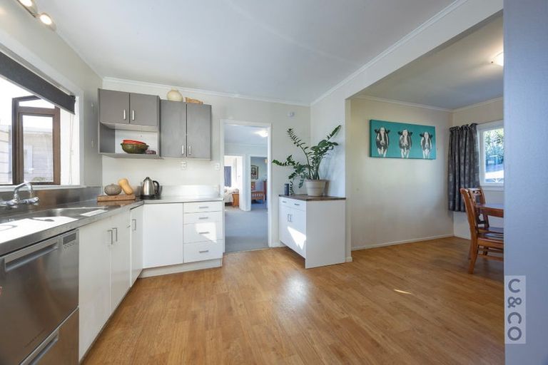 Photo of property in 67 Garfield Road, Helensville, 0800