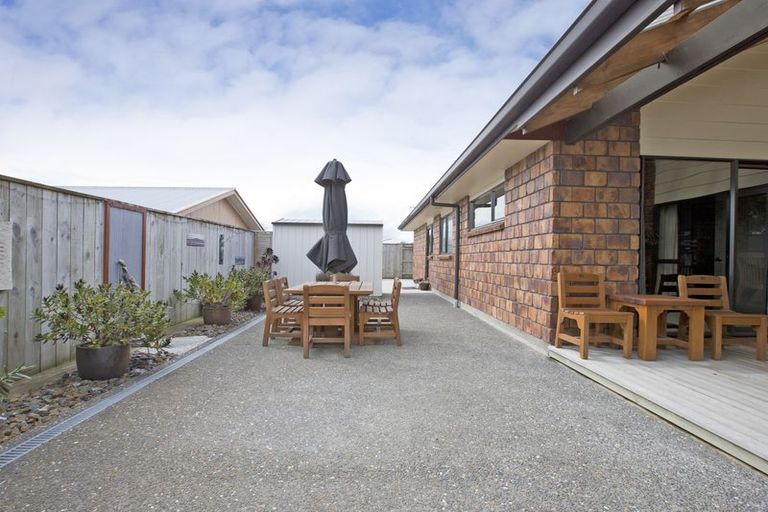 Photo of property in 3 Walnut Grove, Kelvin Grove, Palmerston North, 4414