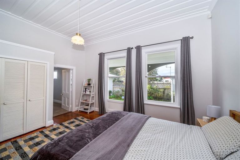 Photo of property in 1 Hunter Street, Hawera, 4610