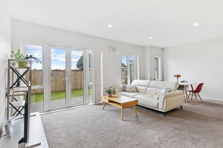 Photo of property in 11 Riroriro Close, Papakura, 2110