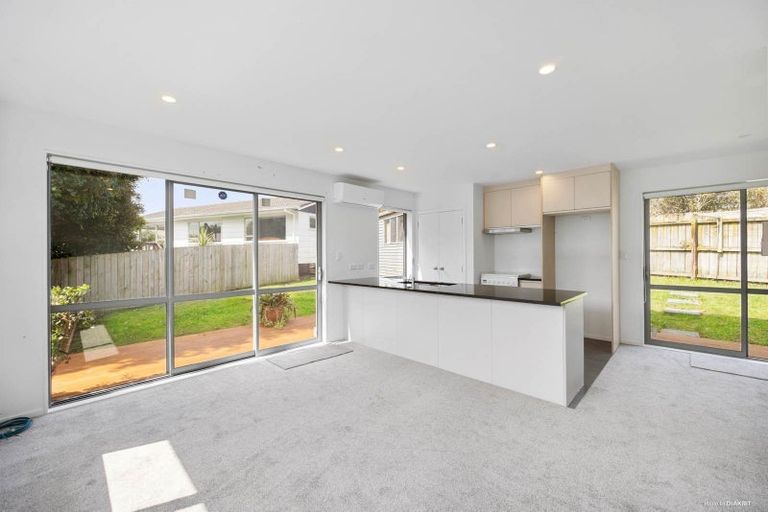 Photo of property in 11 Karo Place, Glendene, Auckland, 0602