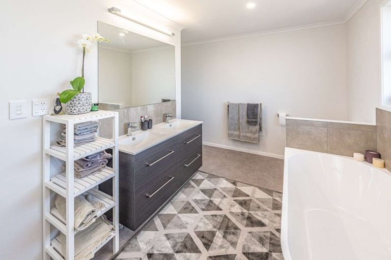 Photo of property in 31 Golf Vue Place, Castlecliff, Whanganui, 4501