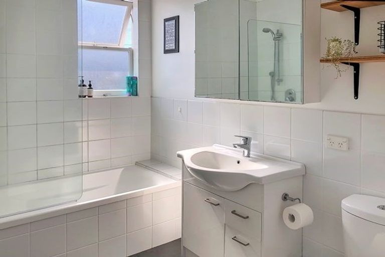 Photo of property in 1/1 Birkley Road, Bayswater, Auckland, 0622