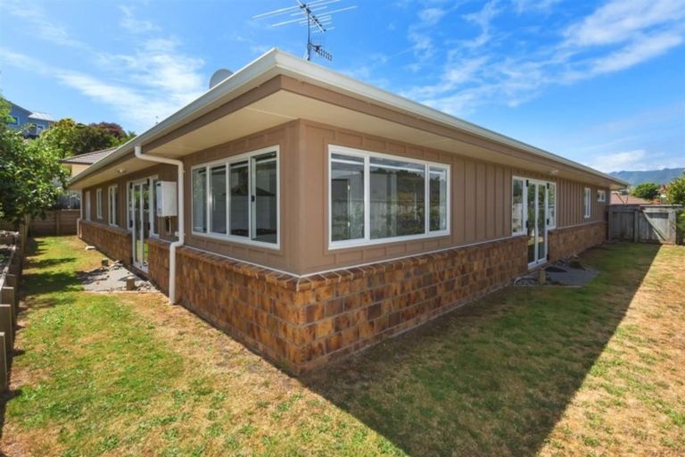 Photo of property in 17 Ashleigh Way, Waikanae Beach, Waikanae, 5036