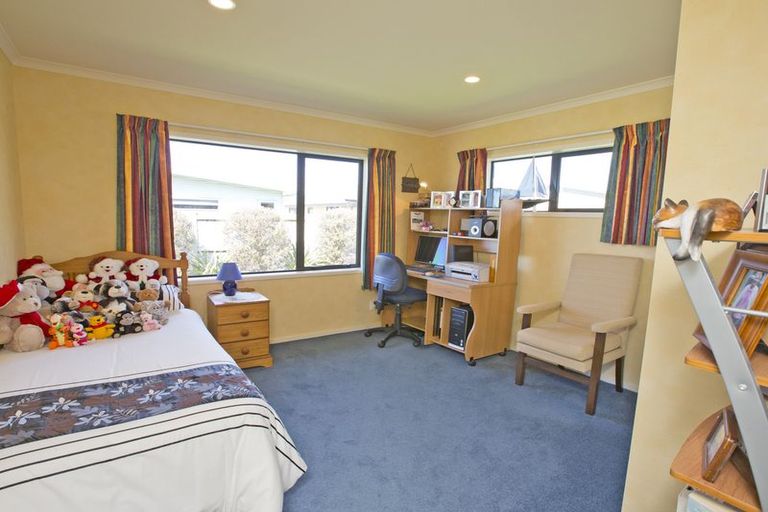 Photo of property in 3 Walnut Grove, Kelvin Grove, Palmerston North, 4414