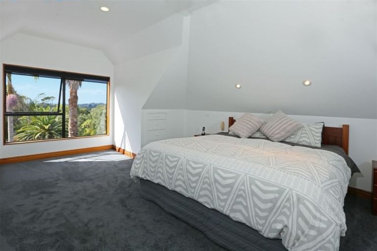 Photo of property in 22 Rimu Road, Oratia, Auckland, 0604