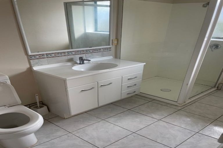 Photo of property in 31 Broadfield Street, Massey, Auckland, 0614