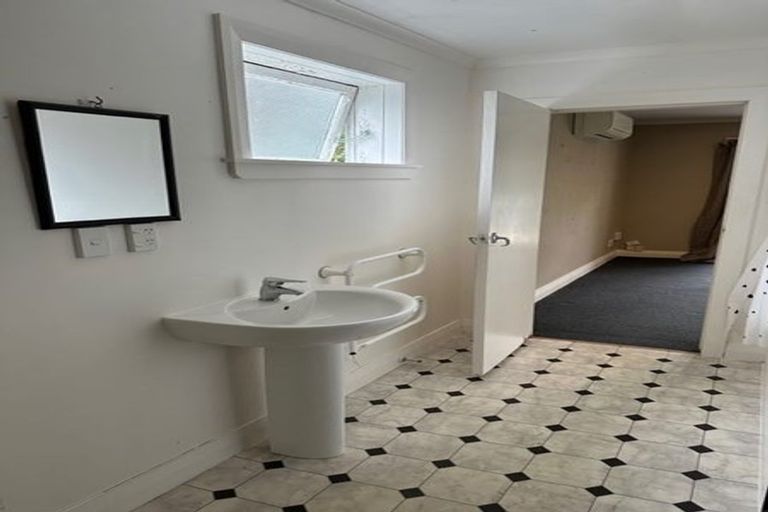 Photo of property in 3/133 Kelburn Parade, Kelburn, Wellington, 6012