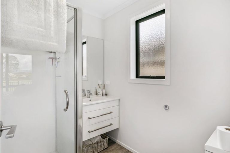 Photo of property in 24 Richardson Road, Omokoroa, 3114