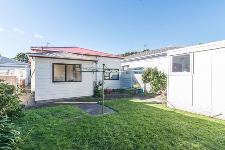 Photo of property in 104 Kilbirnie Crescent, Kilbirnie, Wellington, 6022