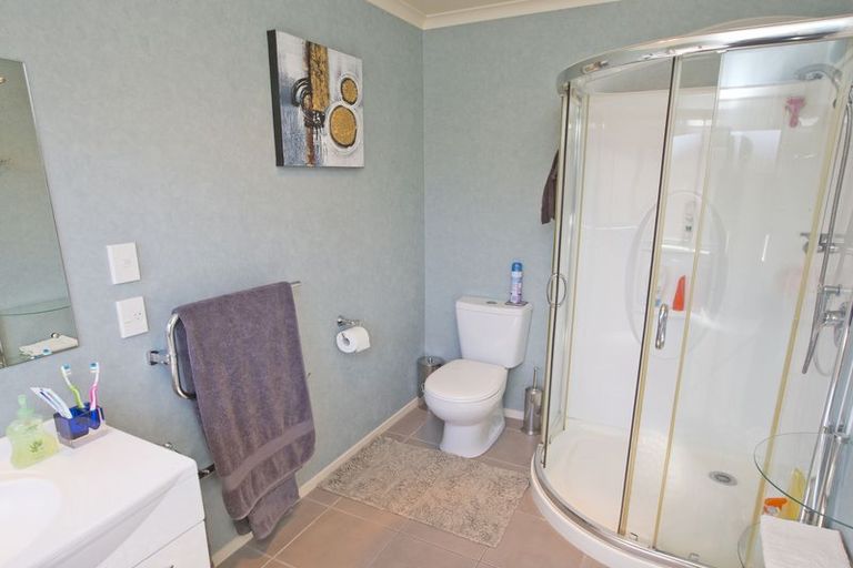 Photo of property in 3 Walnut Grove, Kelvin Grove, Palmerston North, 4414