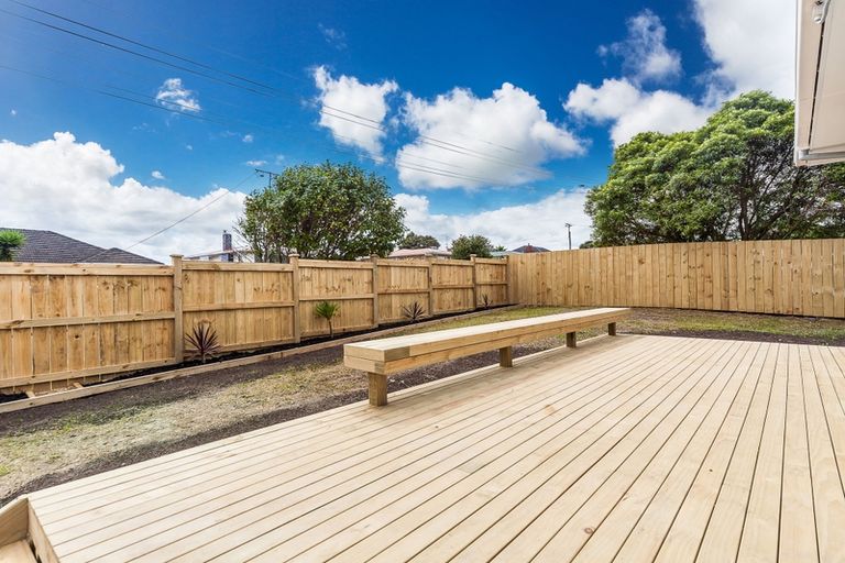 Photo of property in 22 Sylvan Crescent, Te Atatu South, Auckland, 0610