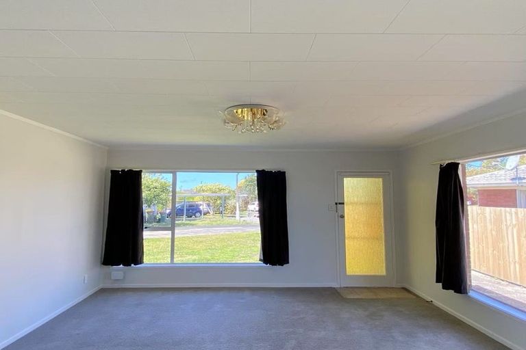 Photo of property in 1/36 Blacklock Avenue, Henderson, Auckland, 0612