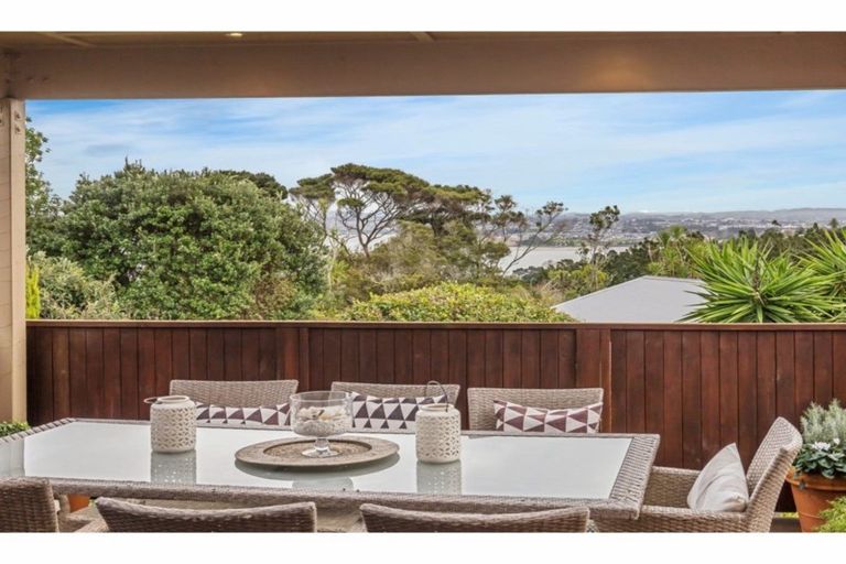 Photo of property in 1 Pluto Place, Beach Haven, Auckland, 0626