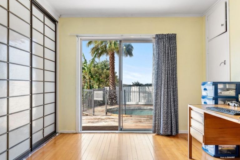 Photo of property in 605 Glenfield Road, Totara Vale, Auckland, 0629