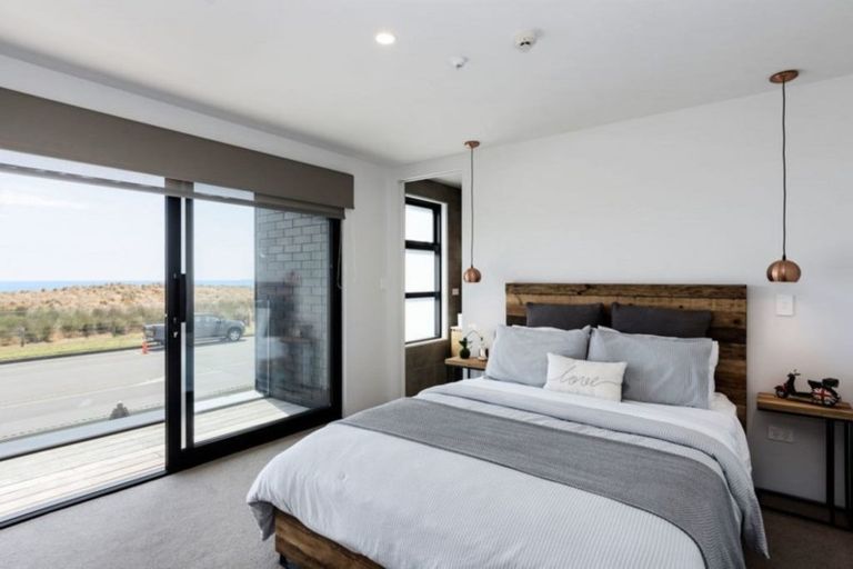 Photo of property in 211 Marine Parade, Mount Maunganui, 3116