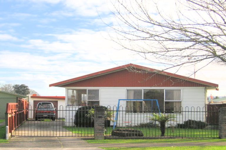 Photo of property in 83 Oakfield Crescent, Pukete, Hamilton, 3200