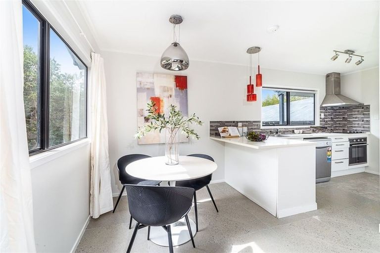 Photo of property in 30 Silverstone Place, Henderson, Auckland, 0612