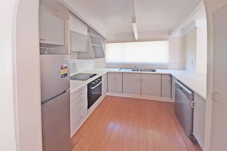 Photo of property in 617 Blockhouse Bay Road, Blockhouse Bay, Auckland, 0600