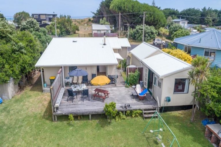 Photo of property in 128 Rua Avenue, Waitarere Beach, Levin, 5510