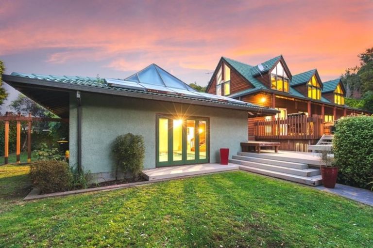 Photo of property in 105 Oriel Avenue, Tawa, Wellington, 5028