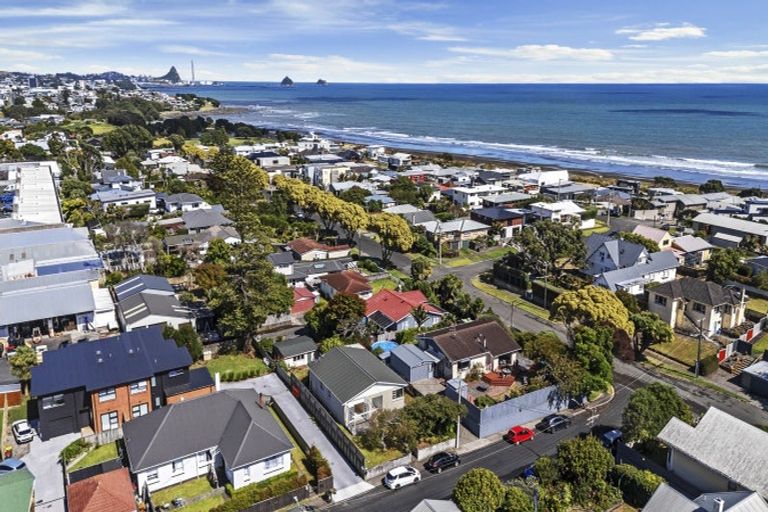 Photo of property in 6 Henui Street, Strandon, New Plymouth, 4312