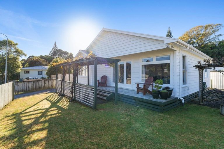 Photo of property in 44 Hookway Grove, Paraparaumu, 5032