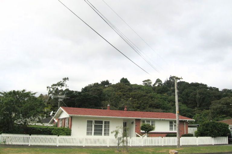 Photo of property in 2a Henry Street, Ebdentown, Upper Hutt, 5018